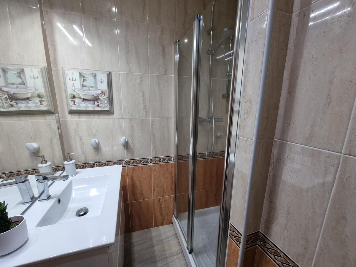 Appartement 2 chambres avec terrasse 20m² et piscine - Photo 15