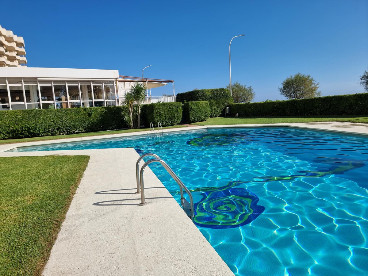 Appartement 2 chambres avec terrasse 20m² et piscine - Photo 18