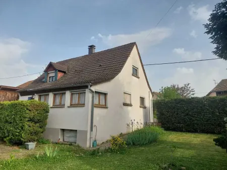 Location maison à Sainte Croix en Plaine, Maison spacieuse à Sainte-Croix-en-Plaine avec jardin