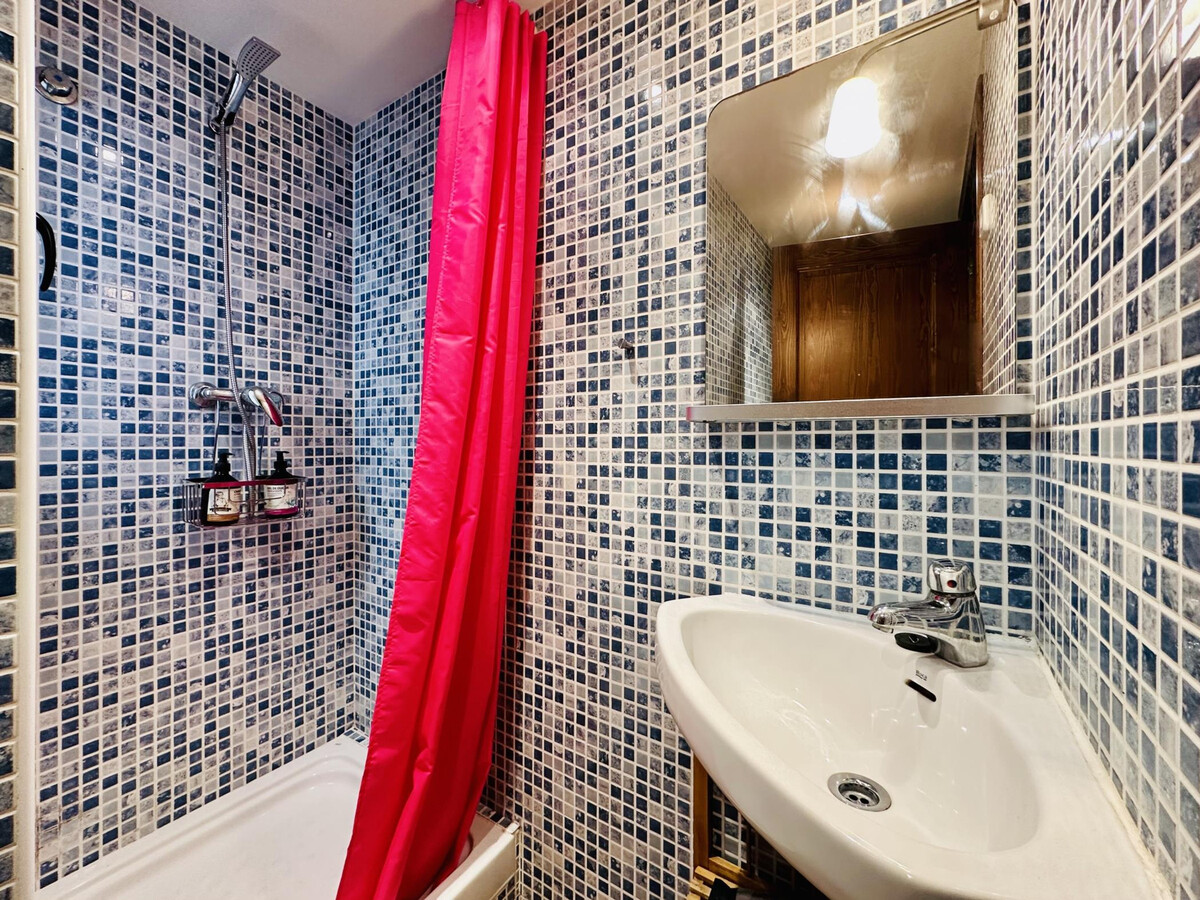 Appartement rénové 150 m de la plage à Sant Feliu - Photo 24
