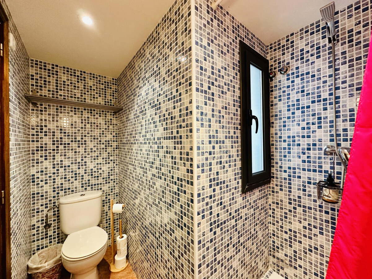 Appartement rénové 150 m de la plage à Sant Feliu - Photo 25