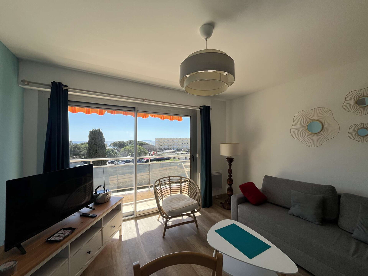 T3 rénové vue mer avec terrasse au Lavandou - Photo 5