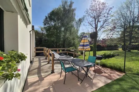 Rez-de-jardin avec terrasse sud à 800 m de la plage, Erquy : photo 2