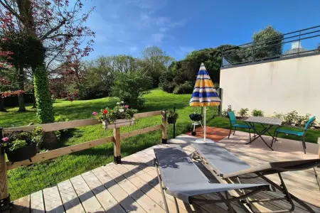 Rez-de-jardin avec terrasse sud à 800 m de la plage, Erquy : photo 10