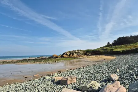 Rez-de-jardin avec terrasse sud à 800 m de la plage, Erquy : photo 12