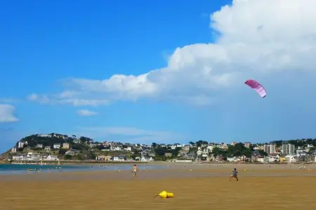 Rez-de-jardin avec terrasse sud à 800 m de la plage, Erquy : photo 14