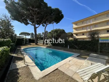 Location appartement à S'Agaró, Appartement rez-de-chaussée SAgaró avec jardin, piscine, WiFi, parking et climatisation