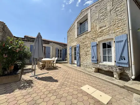 Location maison à Saint Pierre d'Oléron, Maison rénovée 3 pièces, cour commune à Saint Pierre dOléron