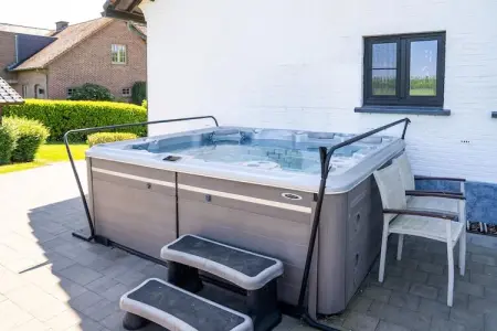 Villa Blickenberg, Villa Borgloon vue sur fleurs et jacuzzi - Photo 1