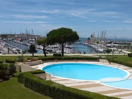 Location appartement à Port Camargue, Bel appartement avec terrasse pour 4 personnes, proche plage à Port Camargue