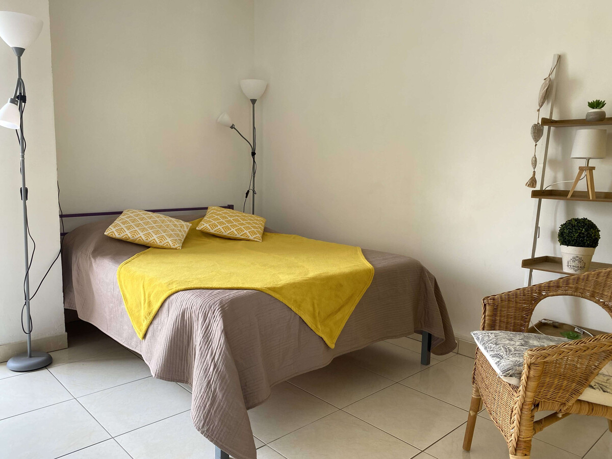 Studio rénové dernier étage, balcon et wifi à Balaruc-les-Bains - Photo 3