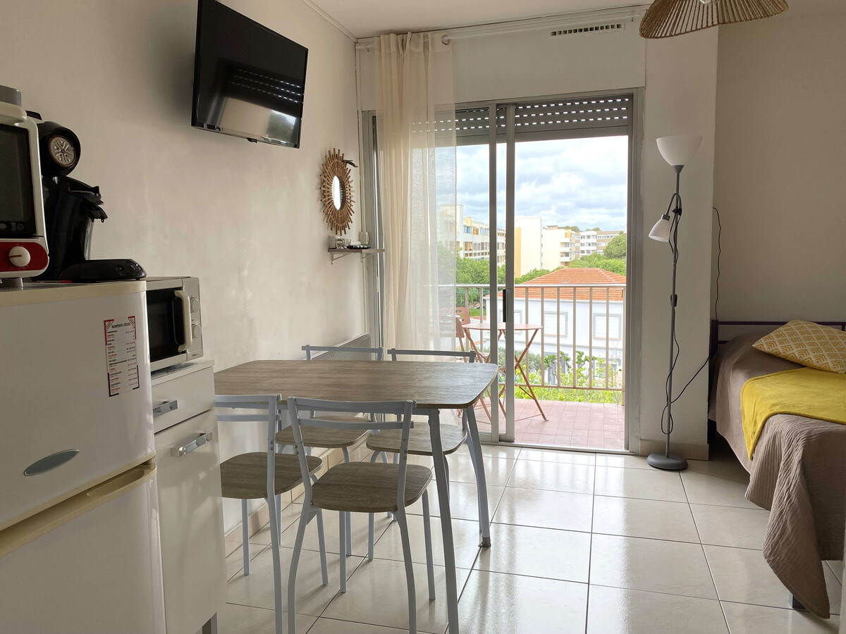 Studio rénové dernier étage, balcon et wifi à Balaruc-les-Bains - Photo 5