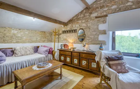 Maison en pierre avec piscine privée à Lizant : photo 6