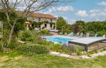 Maison en pierre avec piscine privée à Lizant : photo 10