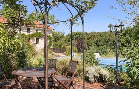 Maison en pierre avec piscine privée à Lizant : photo 14