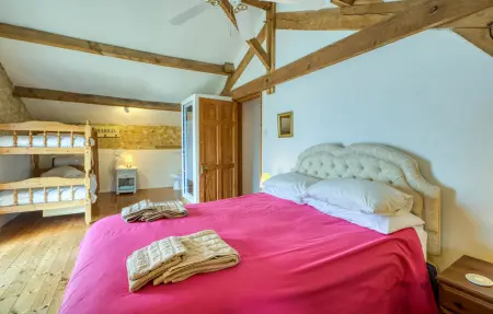Maison en pierre avec piscine privée à Lizant : photo 25