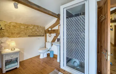 Maison en pierre avec piscine privée à Lizant : photo 26