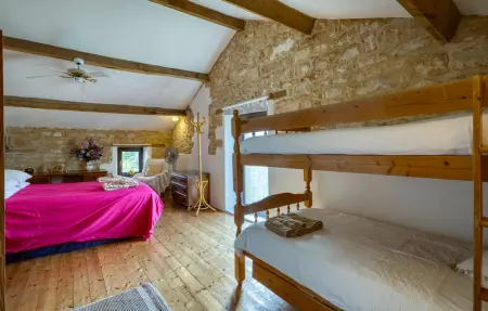 Maison en pierre avec piscine privée à Lizant : photo 28