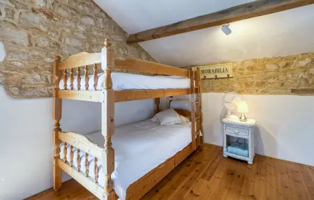 Maison en pierre avec piscine privée à Lizant : photo 32