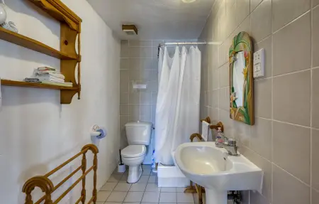 Maison en pierre avec piscine privée à Lizant : photo 40