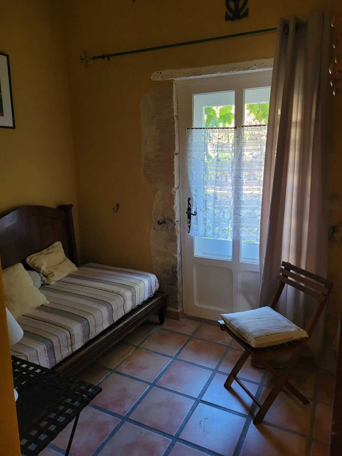 Appartement 2 ch à Arles, piscine chauffée et terrasse - Photo 9