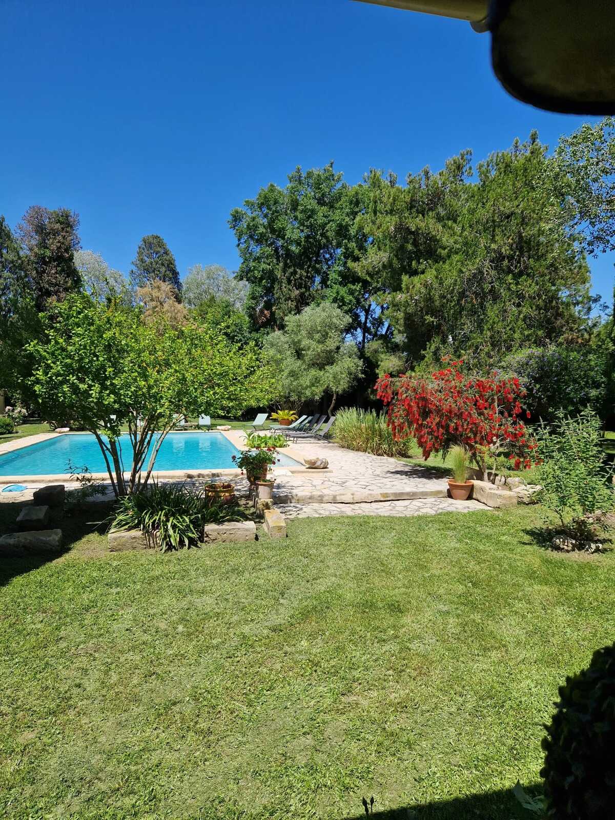 Appartement 2 ch à Arles, piscine chauffée et terrasse - Photo 13