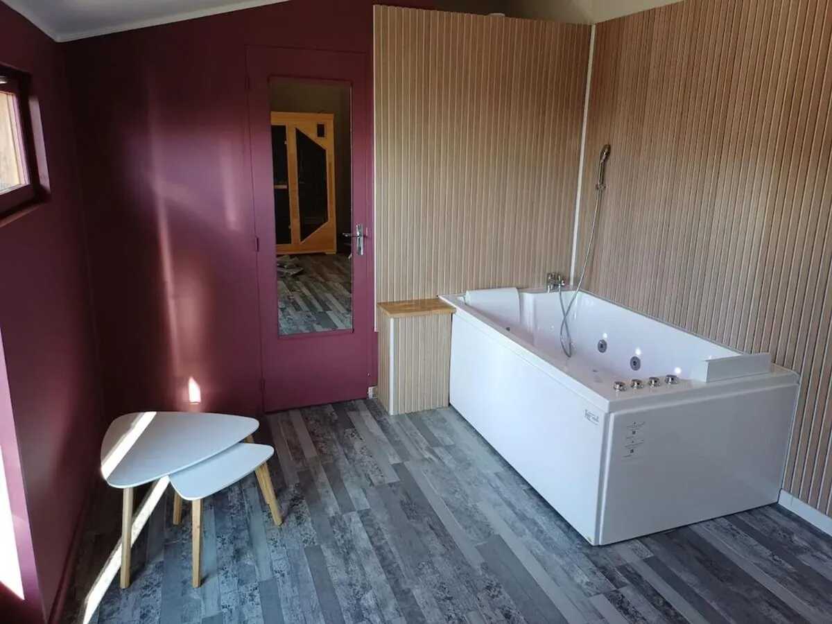 Chalet 116 m² avec bain balnéo et sauna à Saint-Loup-Terrier - Photo 4