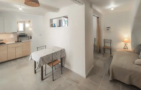 Appartement en vieille ville, cœur historique de Mèze : photo 4