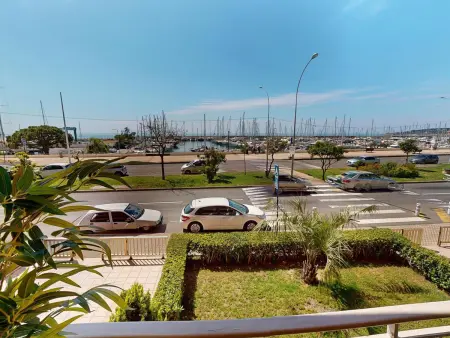 Location appartement à Menton, Spacieux 2P rénové face mer avec terrasse et garage