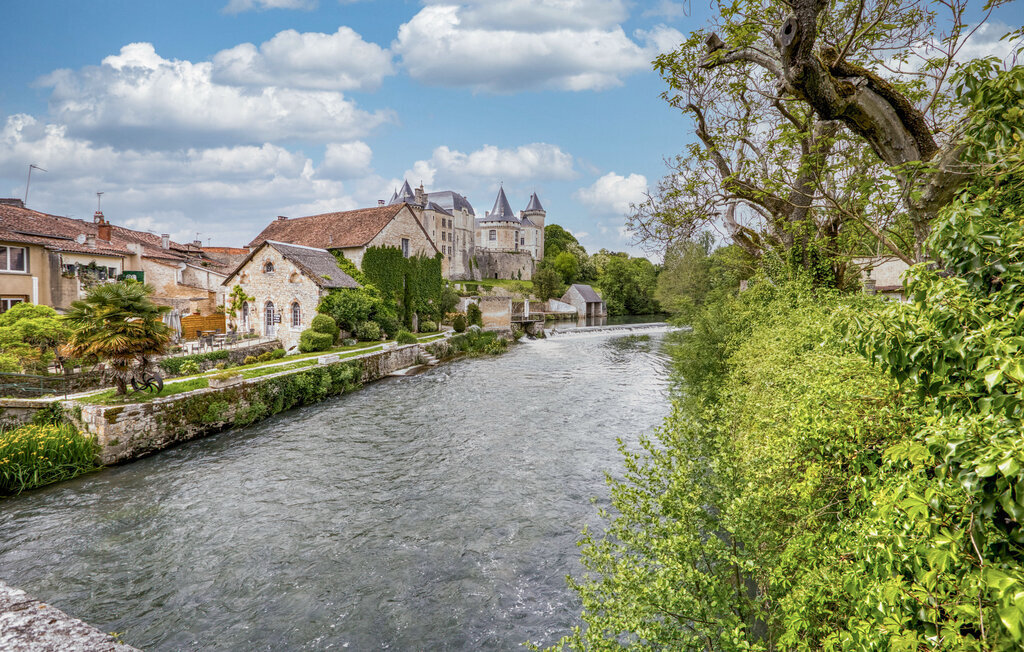 Maison en pierre avec cour intérieure à Verteuil-sur-Charente - Photo 9