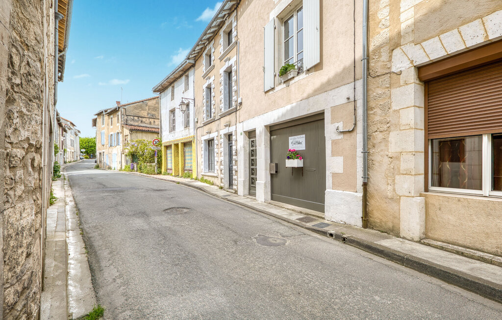 Maison en pierre avec cour intérieure à Verteuil-sur-Charente - Photo 11