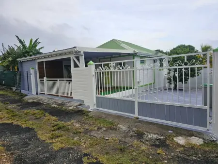 Location maison de vacances à Petit Canal