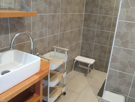 Appartement avec piscine partagée et vue sur colline, Cuzy : photo 9