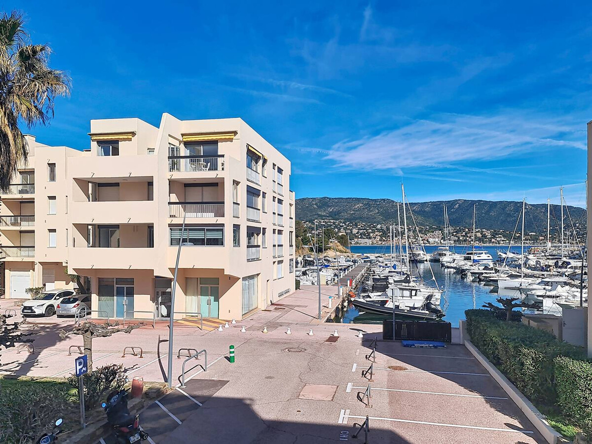 Studio climatisé, grande terrasse vue mer à Bormes - Photo 9