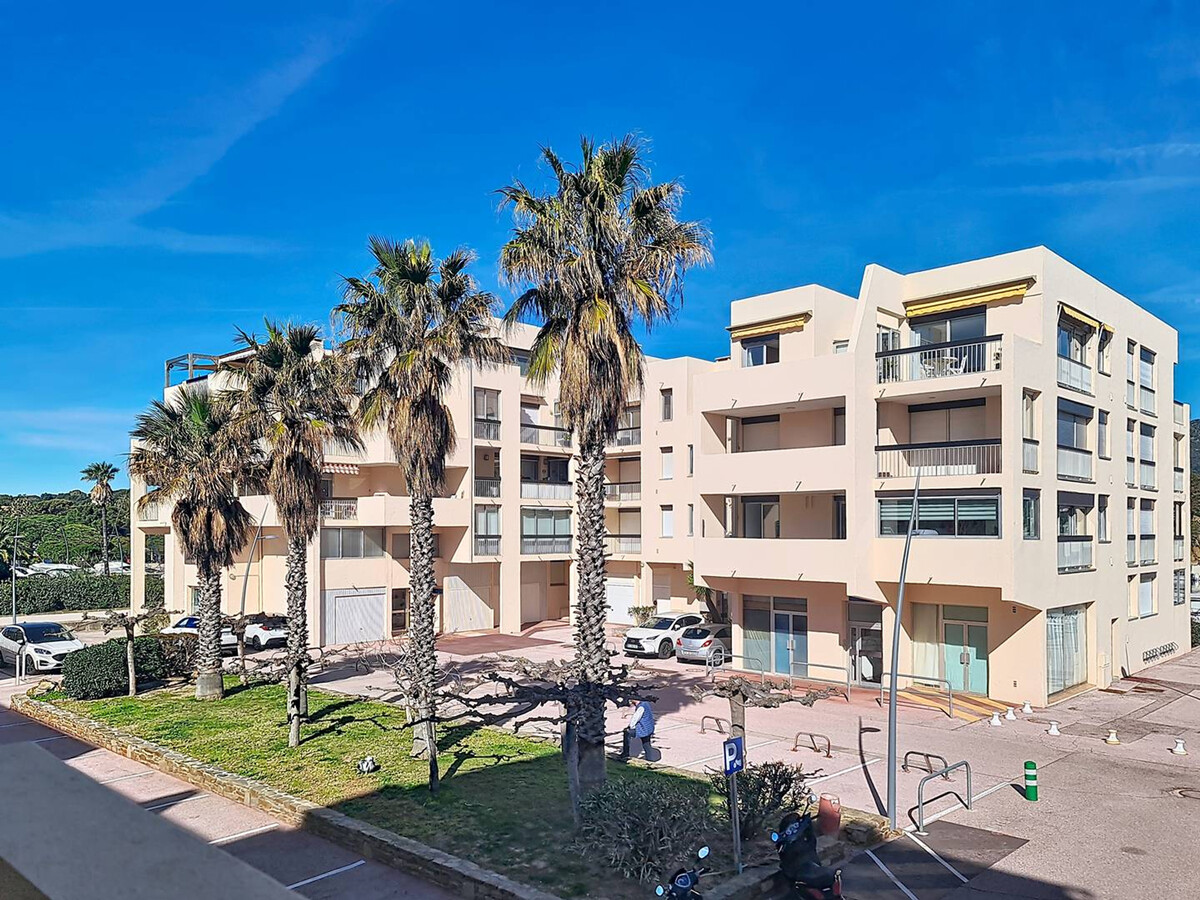 Studio climatisé, grande terrasse vue mer à Bormes - Photo 10