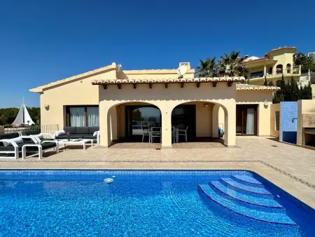 Location villa à Benitachell, Villa moderne à Benitachell avec piscine privée et vue sur la mer pour famille