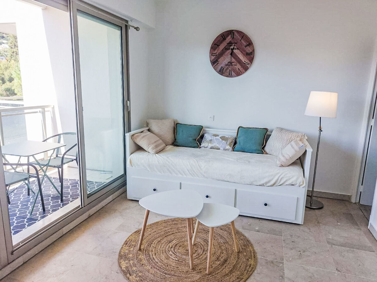 Le Floriana – Studio rénové avec terrasse à Cannes - Photo 3