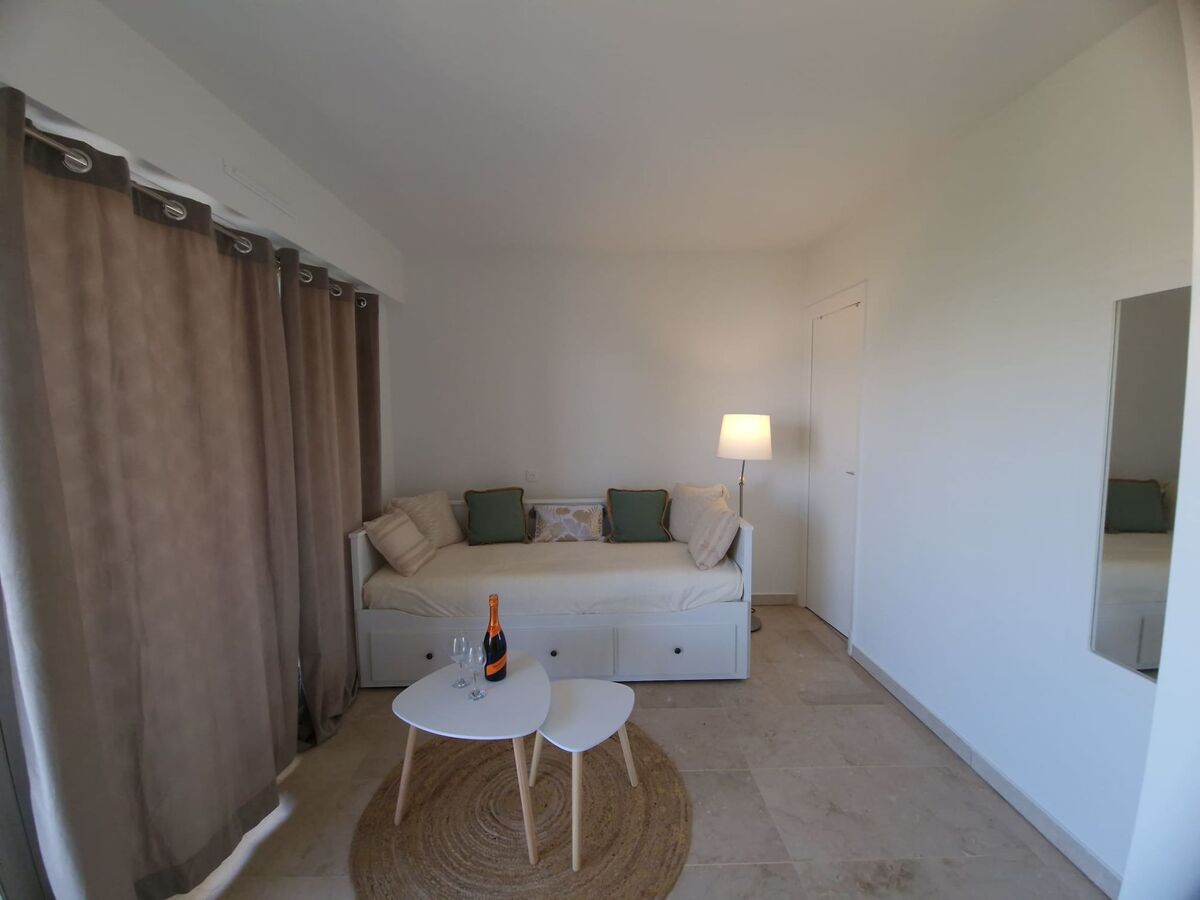 Le Floriana – Studio rénové avec terrasse à Cannes - Photo 6