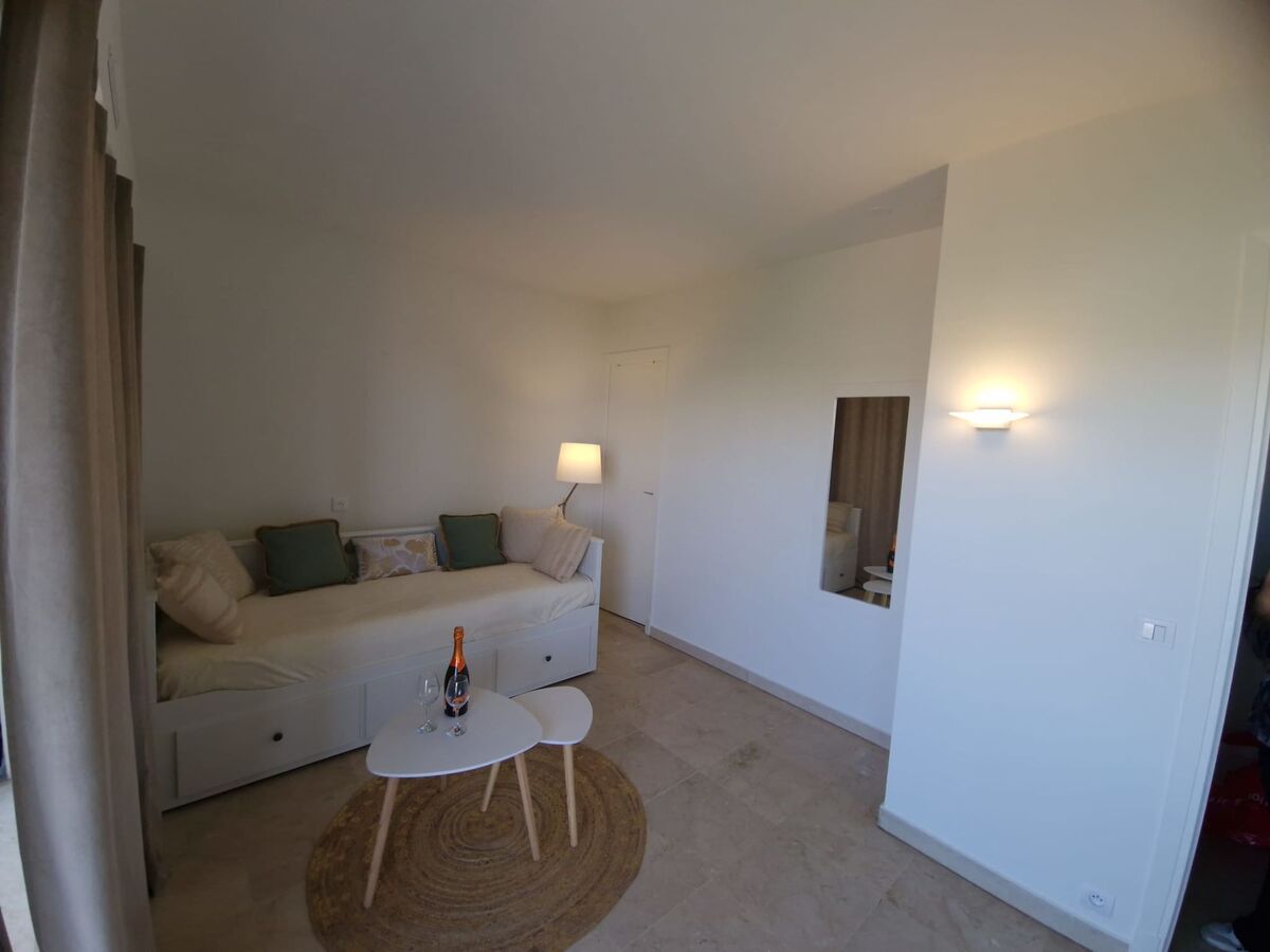Le Floriana – Studio rénové avec terrasse à Cannes - Photo 7