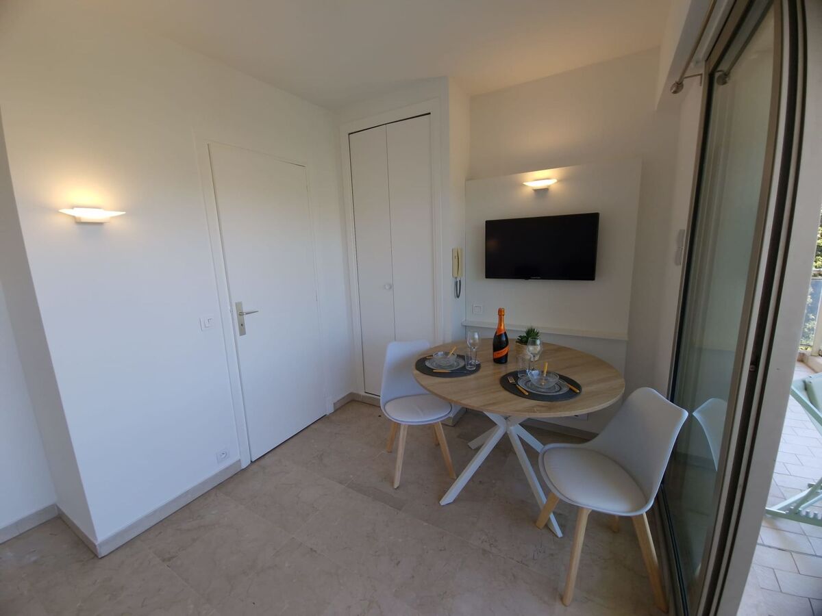 Le Floriana – Studio rénové avec terrasse à Cannes - Photo 8