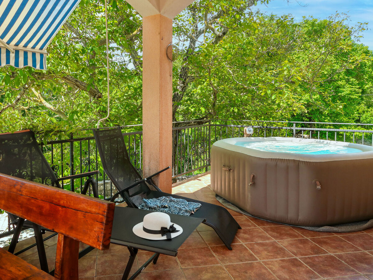 Maison Marija à Labin : 3 chambres, jacuzzi et terrain - Photo 2
