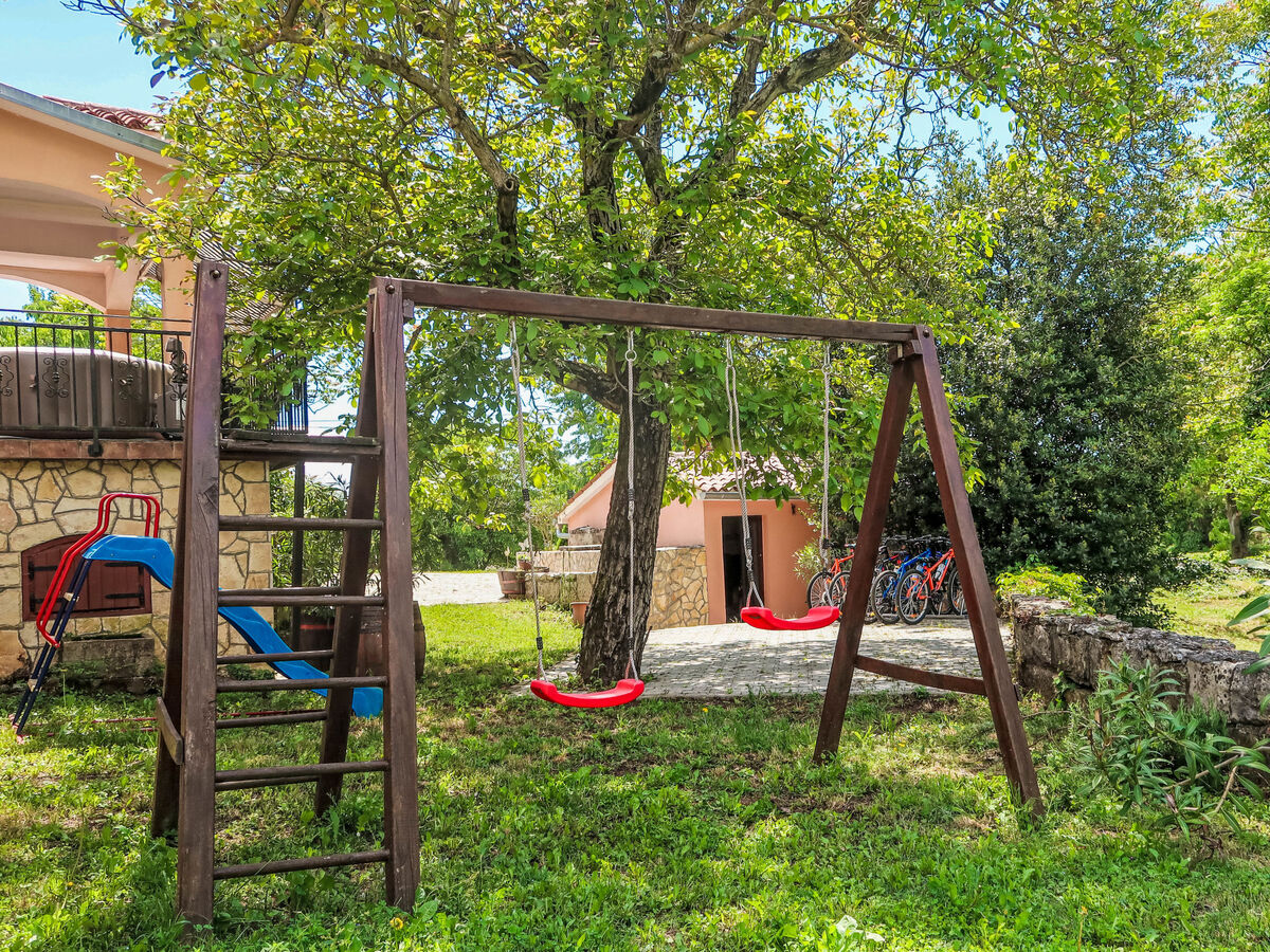 Maison Marija à Labin : 3 chambres, jacuzzi et terrain - Photo 7