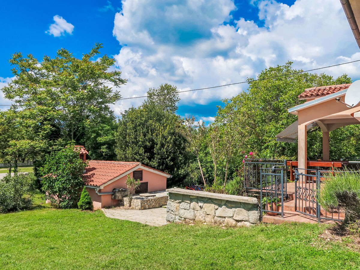 Maison Marija à Labin : 3 chambres, jacuzzi et terrain - Photo 25