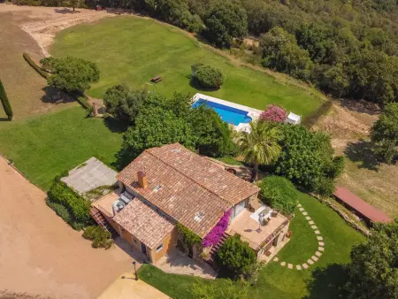 Location gite à La Bisbal D'Emporda, Can Font de Muntanya - Sérénité au cœur des Gavarres avec piscine