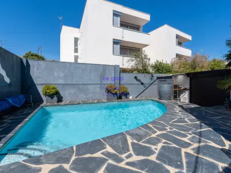 Location appartement à Llançà, Appartement Spacieux Récent, Terrasse & Piscine - Grifeu
