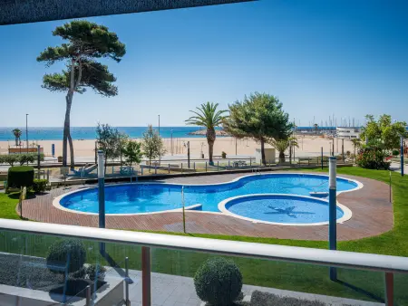 Location appartement à Torredembarra, Appartement Moderne en Bord de Mer avec Climatisation et Parking
