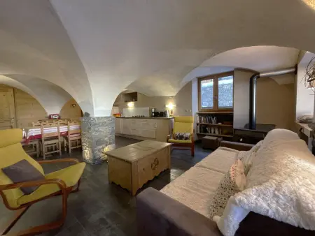Location appartement à Saint Martin de Belleville Les Menuires, Authentique appartement vouté rénové à St Martin, 2 chambres, 4 pers, proche pistes