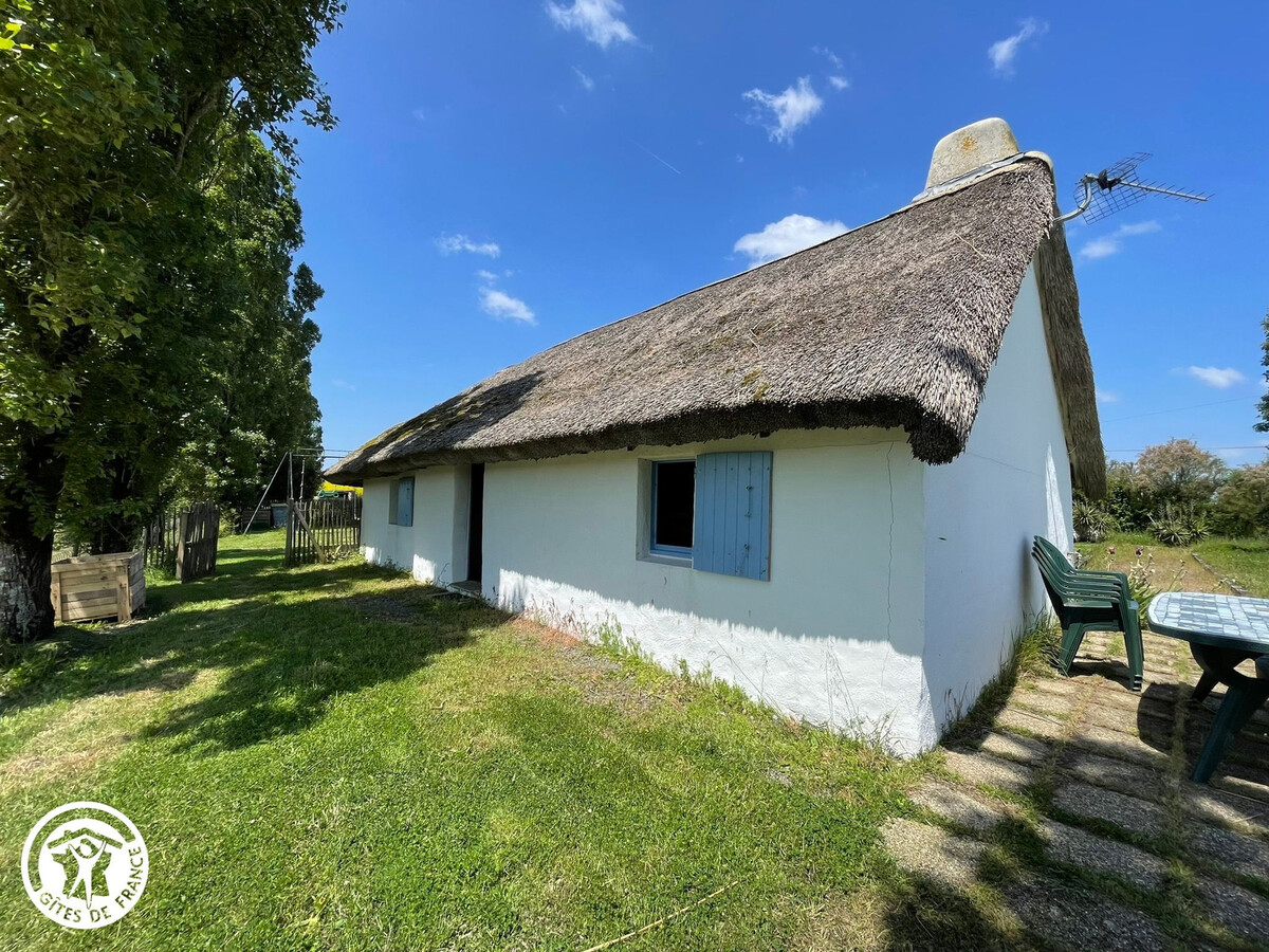 Bourrine traditionnelle avec terrain au Marais breton - Photo 11