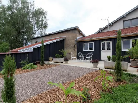Location gite à Mersuay, Charmant Studio avec Jardin et Terrasses, Environnement Calme et Historique