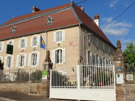 Location gite à Mersuay, Gîte historique spacieux pour 12 pers, proche nature